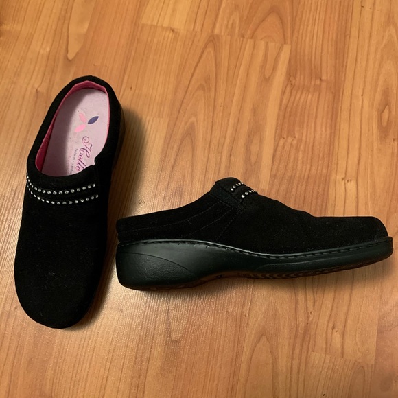 New Made in Spain Sandals - Picture 2 of 4